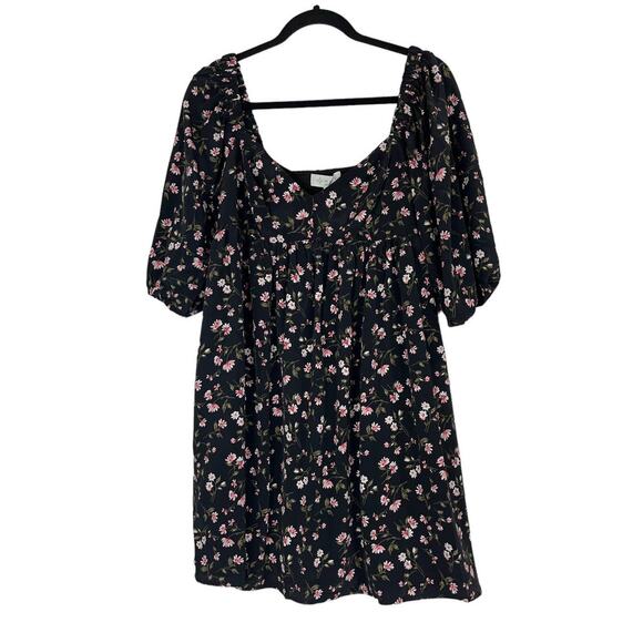 Wayf Dresses & Skirts - WAYF dress black floral puff sleeve babydoll